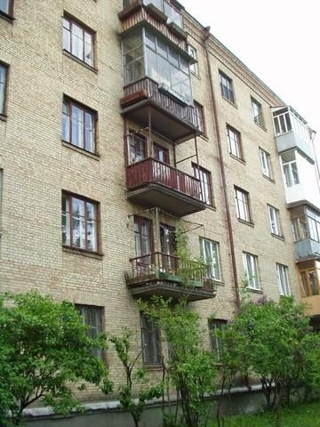 Київ, Ломоносова вул., 75