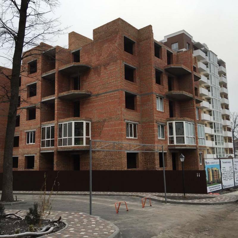 Киевская обл., Бучанский район, г. Ирпень, Толстого ул., 42