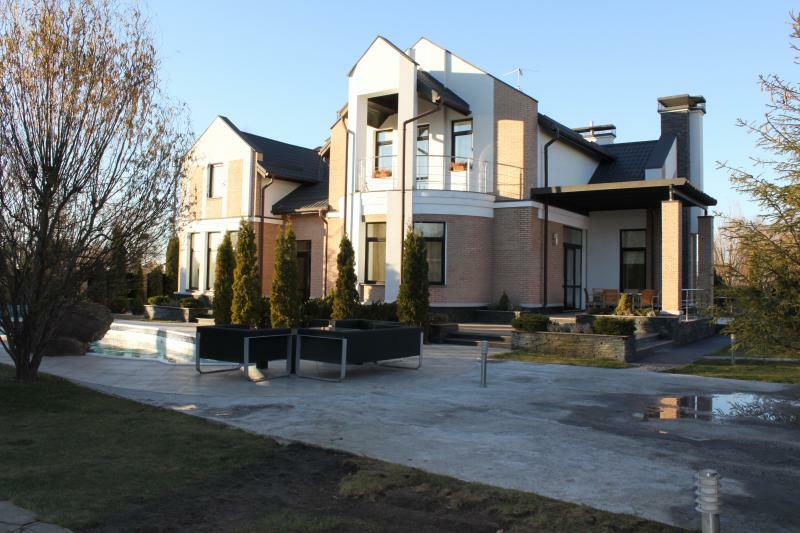 Київська обл., Обухівський район, смт Козин, Старокиївська вул., 51