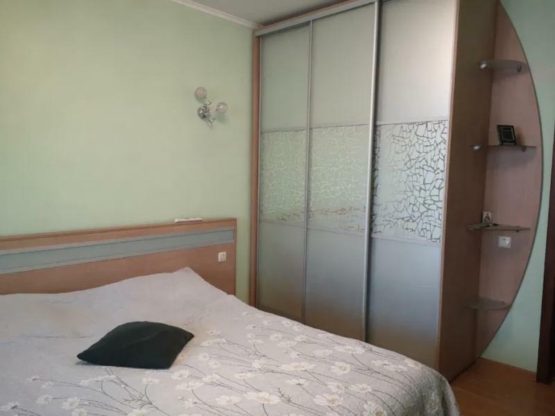 Продаж 2-кімнатної квартири 45 м², Героїв Праці вул., 12