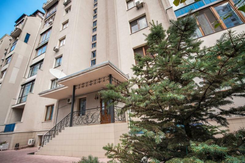 Продажа 3-комнатной квартиры 177 м², Черноморский 1-й пер.