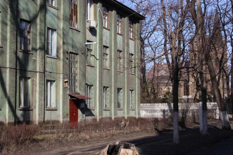 Днепропетровская обл., г. Каменское, Институтская ул., 3