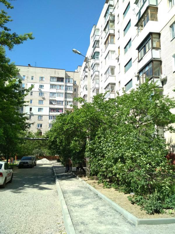 Харків, Добролюбова вул., 18