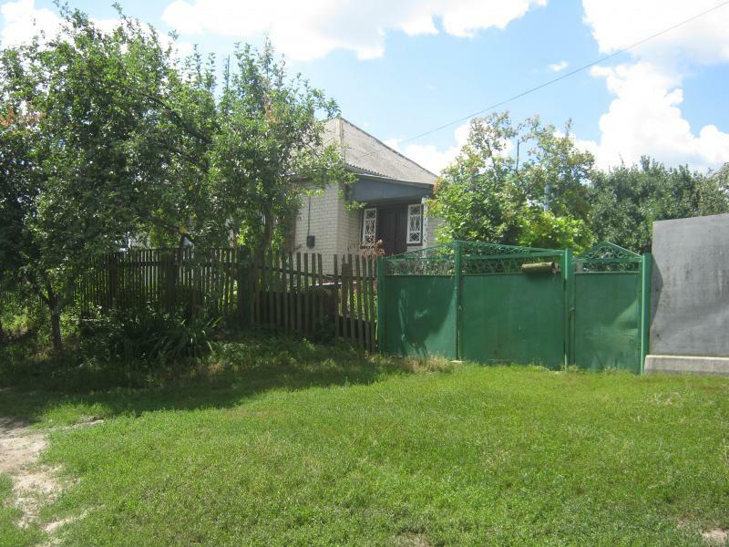 Черкасская обл., Золотоношский район, с. Крапивна, Лобановского ул., 12