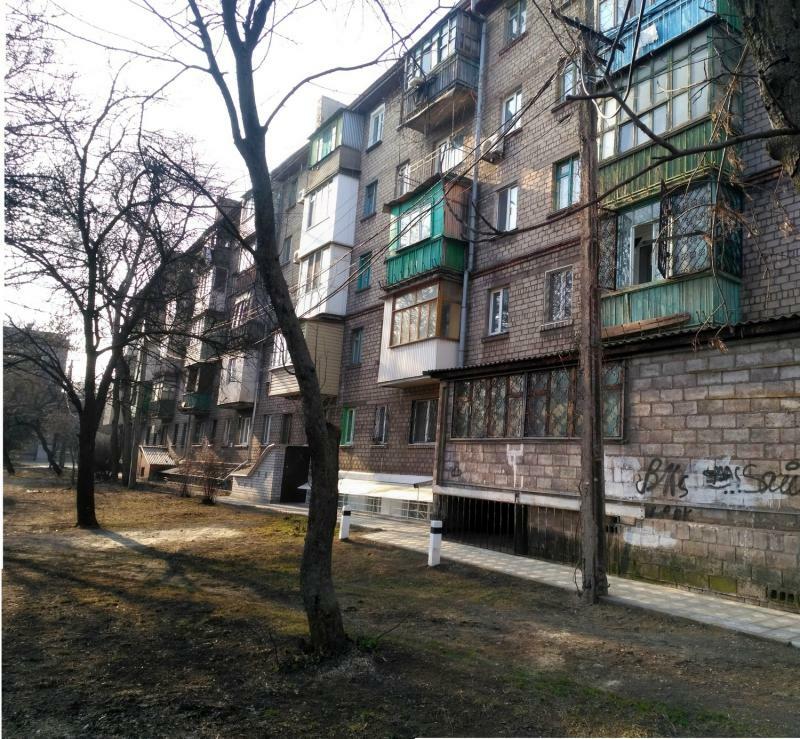 Донецька обл., м. Маріуполь, Будівельників просп., 71
