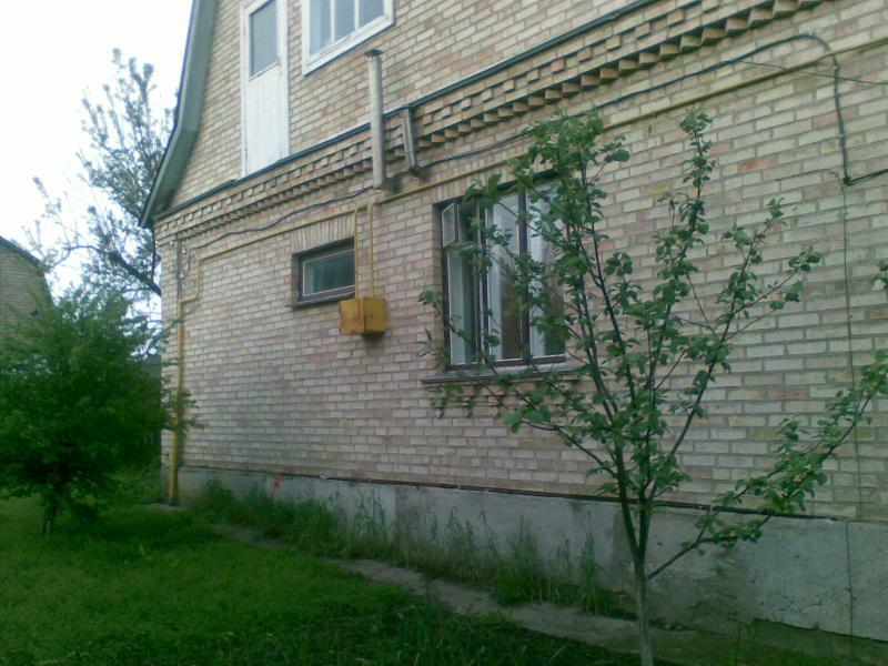 Київська обл., Бучанський район, смт Гостомель, Свято-Покровська вул., 33