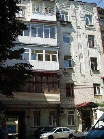 Київ, Володимира Антоновича вул., 18Б