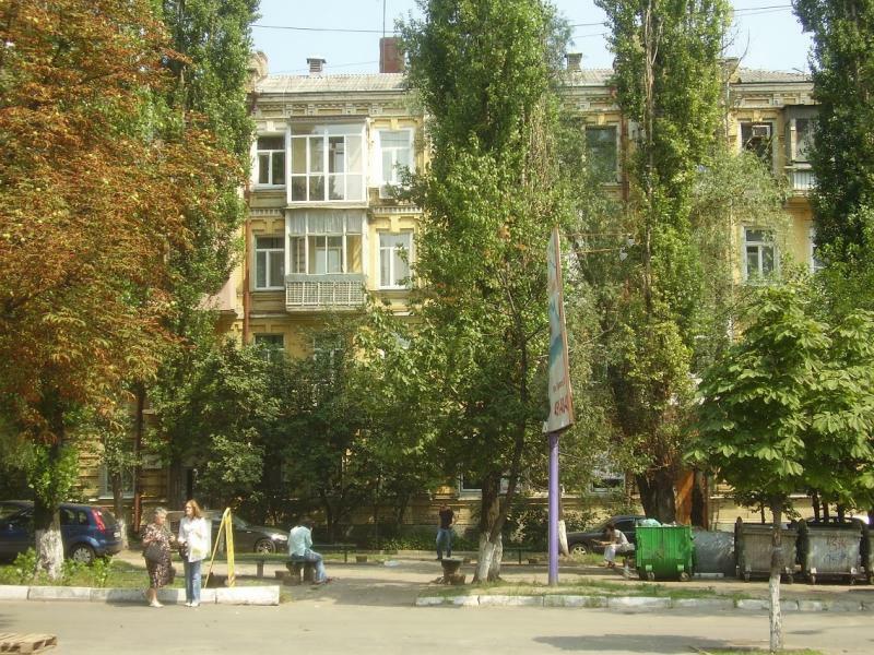 Київ, Володимира Антоновича вул., 41