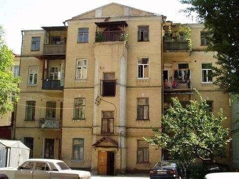 Киев, Владимира Антоновича ул., 17Б