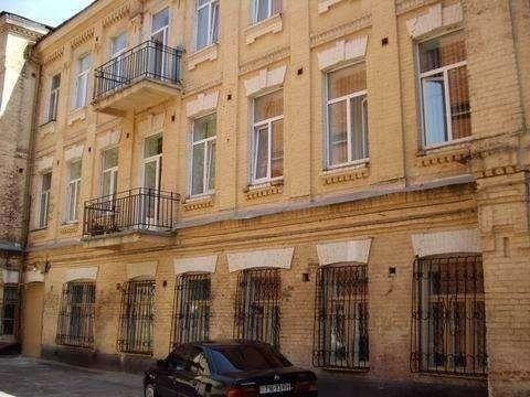 Київ, Володимира Антоновича вул., 23В