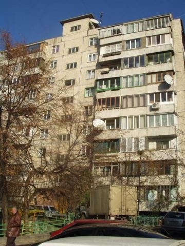 Київ, Володимира Антоновича вул., 99