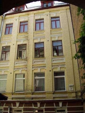 Київ, Володимира Антоновича вул., 7В