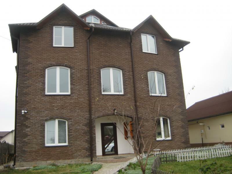 Київська обл., Бучанський район, смт Гостомель, Свято-Покровська вул., 98