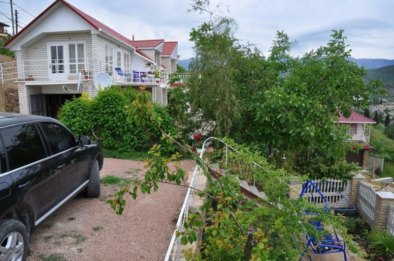 АР Крим обл., Велика Алушта район, с. Малоріченське, Подгорная вул., 11