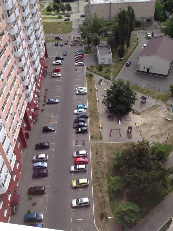 Киев, Бориспольская ул., 6