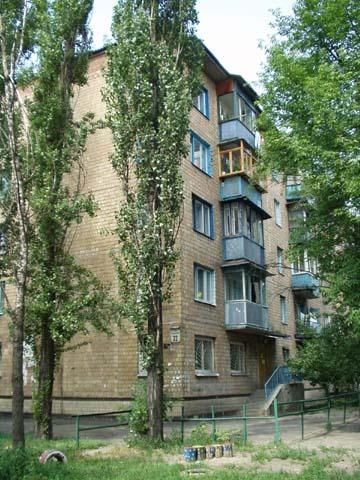 Київ, Братиславська вул., 32
