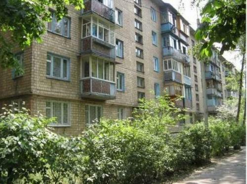 Київ, Братиславська вул., 32