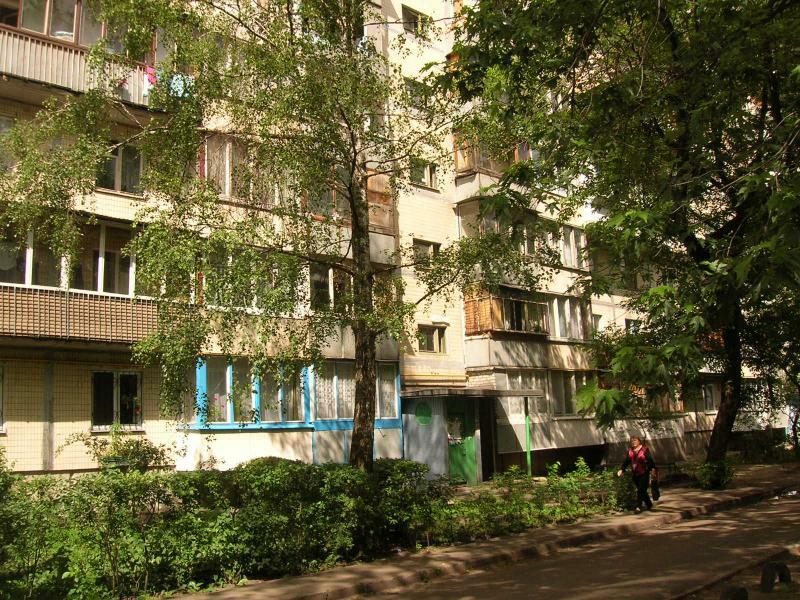 Київ, Братиславська вул., 40