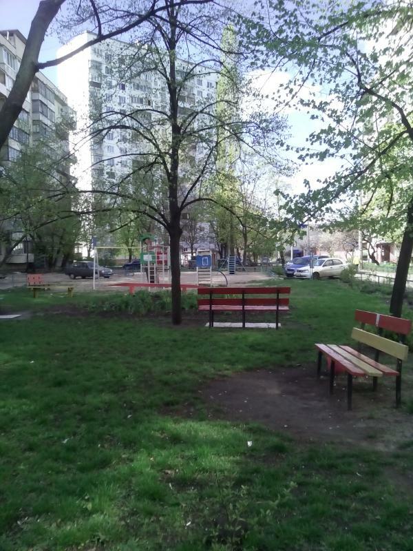 Київ, Братиславська вул., 40