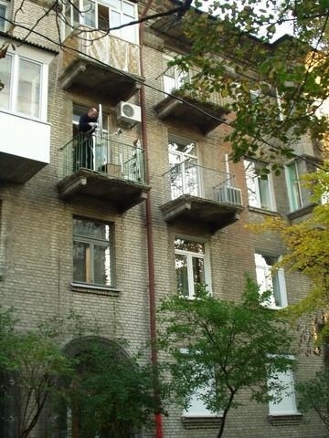 Киев, Бехтеревский пер., 8