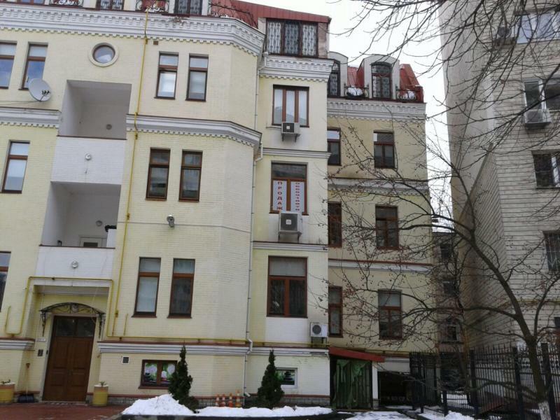Київ, Левандовська вул., 12