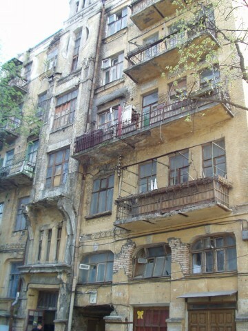 Київ, Алли Тарасової вул., 4