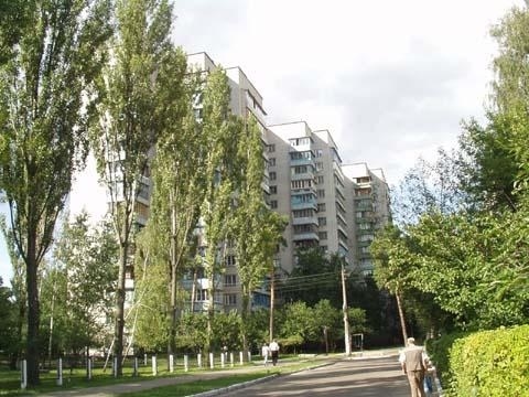 Київ, Бориспільська вул., 32Б