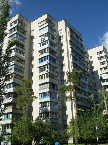 Київ, Бориспільська вул., 32Б