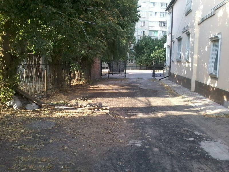 Харьковская обл., Чугуевский район, г. Чугуев, Розы Люксембург ул., 5