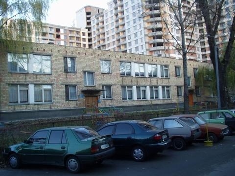Киев, Семьи Праховых ул., 13
