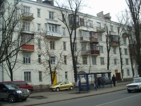 Київ, Гарматна вул., 33