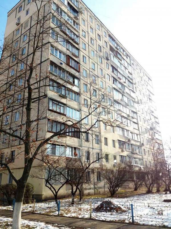 Київ, Богатирська вул., 4