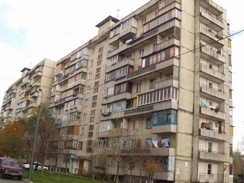 Київ, Богатирська вул., 10