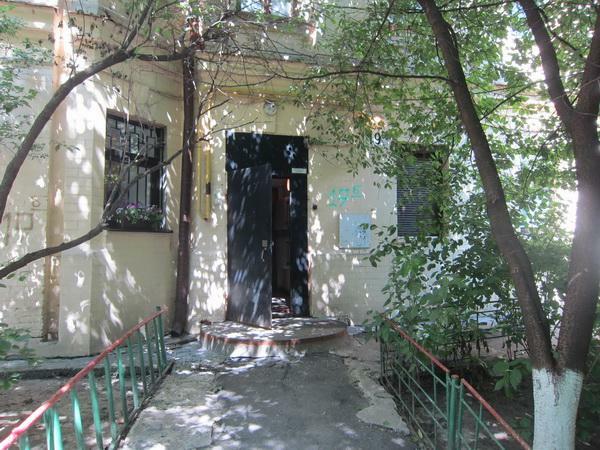 Київ, Басейна вул., 19