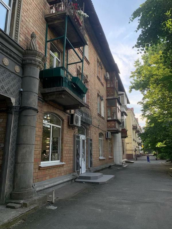 Київ, Бастіонна вул., 6