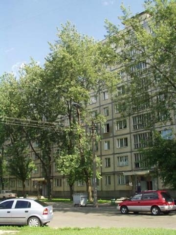 Киев, Анатолия Соловьяненко ул., 10