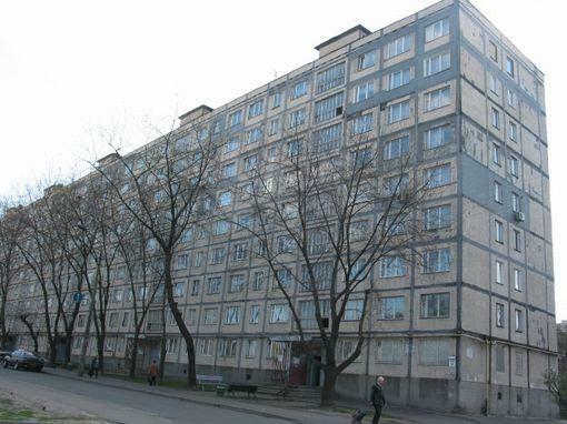 Київ, Анатолія Солов'яненко вул., 10