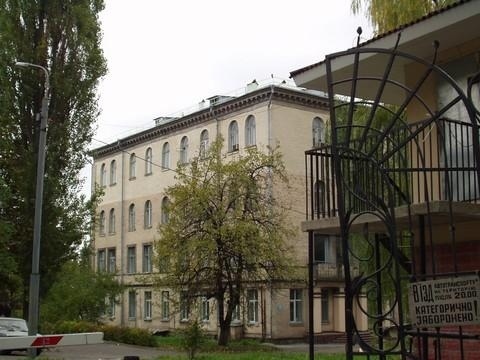 Київ, Миколи Амосова вул., 8