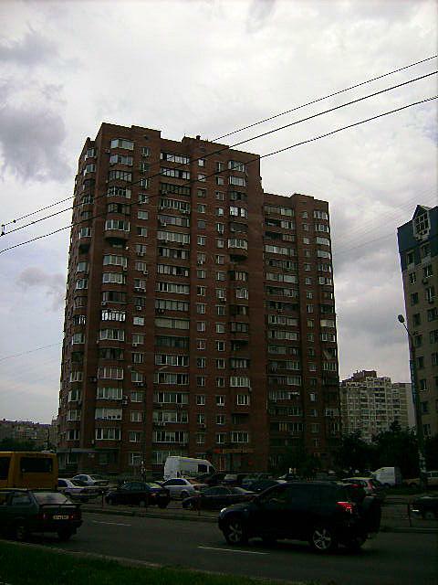 Киев, Анны Ахматовой ул., 3