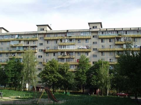 Київ, Академіка Курчатова вул., 3