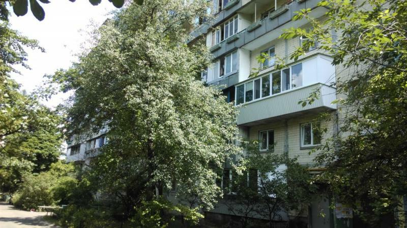Київ, Академіка Курчатова вул., 6