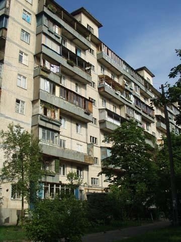 Київ, Академіка Курчатова вул., 6