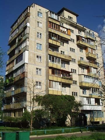 Київ, Академіка Курчатова вул., 16