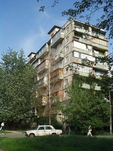 Київ, Академіка Курчатова вул., 8