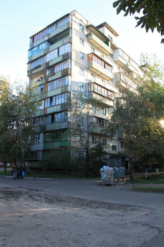 Київ, Академіка Курчатова вул., 8
