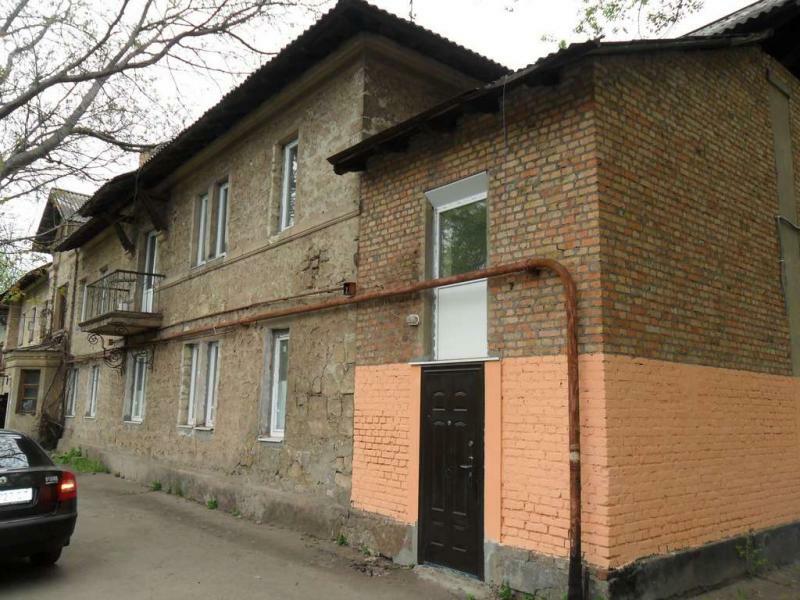 Дніпропетровська обл., Криворізький район, м. Кривий ріг, Артиллеристов вул., 3