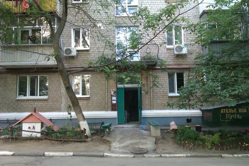 Дніпропетровська обл., м. Нікополь, Трубників просп., 12