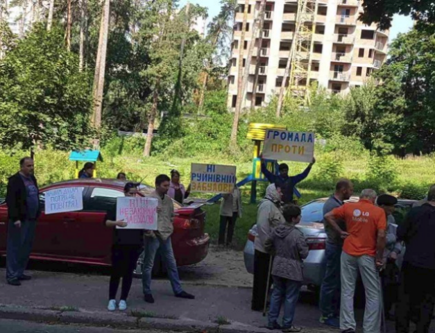 Кияни просять зупинити будівництво на перетині вулиць Львівської та Живописної: подробиці