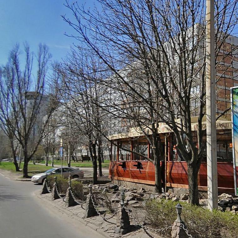 Донецьк, Челюскінців вул., 142