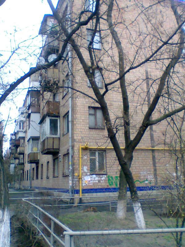 Киев, Александра Довженко ул., 8